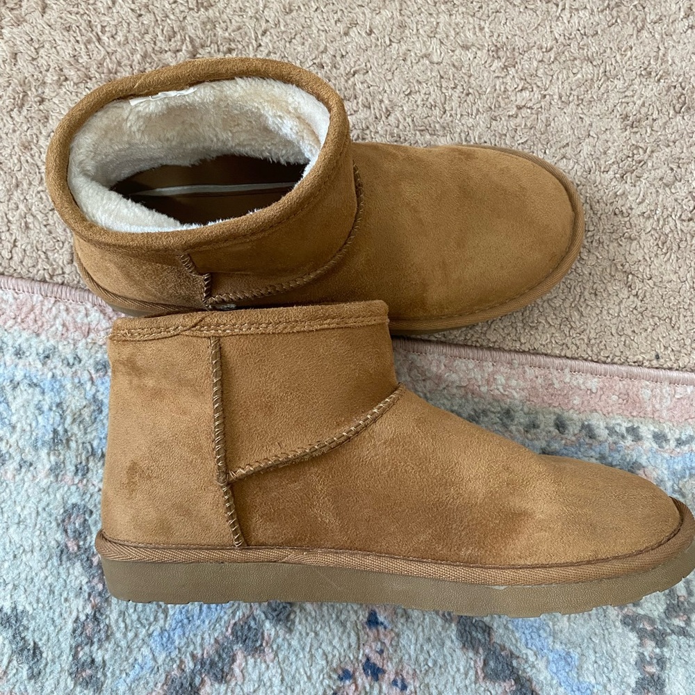 Arizona Jean Company Tan Ankle Booties with Plush Lining